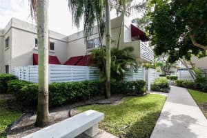 541 NW 98th Ave, Plantation, FL 33324, Sold 04/20/17