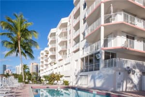 Les Plicans, 18260 N Bay Rd, Sunny Isles Beach, FL 33160, Sold 03/24/17