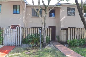 5082 S University Dr, Davie, FL 33328, Sold 05/04/17