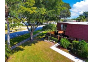 2404 SW 15th St, Deerfield Beach, FL 33442, Sold 03/24/17