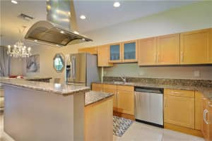 732 NE 7th Ave, Fort Lauderdale, FL 33304, Sold 10/31/17