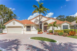 9985 W Tree Tops Ct, Davie, FL 33328, Sold 05/25/17