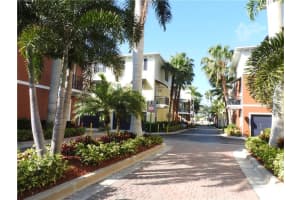 2233 NE 9th Ave, Wilton Manors, FL 33305, Sold 09/26/17