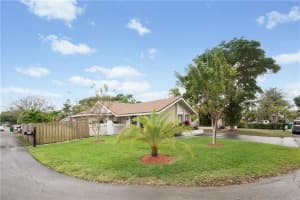 3931 SW 82nd Terrace, Davie, FL 33328, Sold 05/01/17