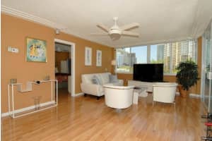 800 SE 4th St, Fort Lauderdale, FL 33301, Sold 09/21/17