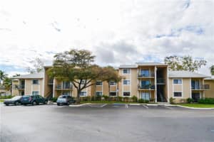 251 Palm Cir W, Pembroke Pines, FL 33025, Sold 12/01/17