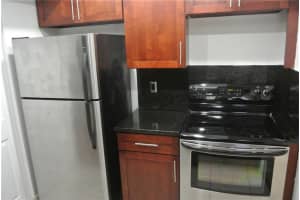 8420 SW 3rd Ct, Pembroke Pines, FL 33025, Sold 05/19/17