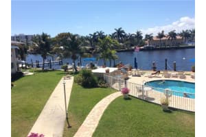 3216 SE 12th St, Pompano Beach, FL 33062, Sold 12/19/17