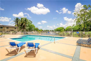 450 Palm Cir W, Pembroke Pines, FL 33025, Sold 08/04/17