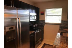 7275 E Oakridge Cir, Lantana, FL 33462, Sold 07/26/17