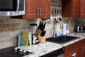 6960 Julia Gardens Dr, Coconut Creek, FL 33073, Sold 07/28/17