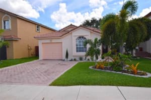 425 Lakeside Cir, Sunrise, FL 33326, Sold 08/22/17
