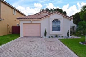 425 Lakeside Cir, Sunrise, FL 33326, Sold 08/22/17