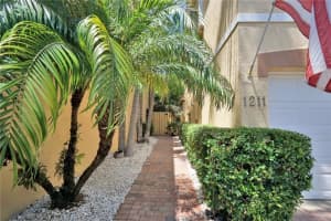 1211 Hayes St, Hollywood, FL 33019, Sold 10/10/17