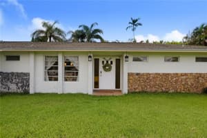 8520 SW 26th St, Davie, FL 33324, Sold 10/02/17