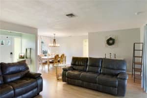 8520 SW 26th St, Davie, FL 33324, Sold 10/02/17