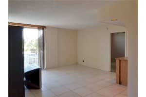 1050 SE 15th St, Fort Lauderdale, FL 33316, Sold 12/01/17