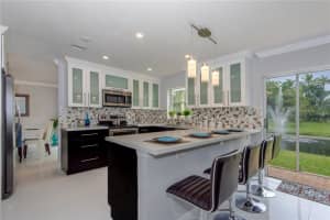 9322 NW 8th Cir, Plantation, FL 33324, Sold 10/04/17