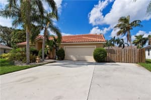 6501 NW 53rd St, Lauderhill, FL 33319, Sold 12/01/17
