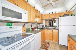 400 SE 10th St, Deerfield Beach, FL 33441, Sold 05/11/18