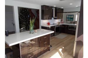 9930 SW 14th St, Pembroke Pines, FL 33025, Sold 01/31/18