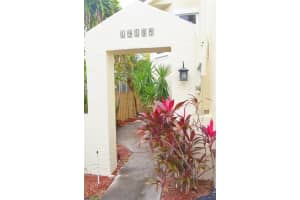 10189 NW 4th St, Plantation, FL 33324, Sold 03/07/18
