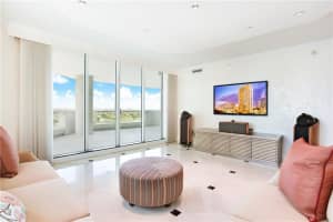 411 N New River Dr E, Fort Lauderdale, FL 33301, Sold 08/16/18