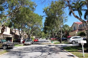 527 NW 87th Ln, Coral Springs, FL 33071, Sold 05/31/18