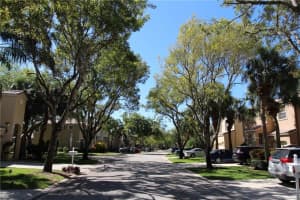527 NW 87th Ln, Coral Springs, FL 33071, Sold 05/31/18