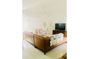 18865 NW 63rd Ct, Hialeah, FL 33015, Sold 05/08/18