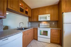 10641 NW 10th St, Pembroke Pines, FL 33026, Sold 04/26/18