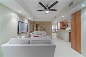 2051 SE 3rd St, Deerfield Beach, FL 33441, Sold 08/13/18