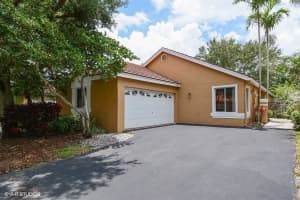 10054 NW 2nd St, Plantation, FL 33324, Sold 08/03/18