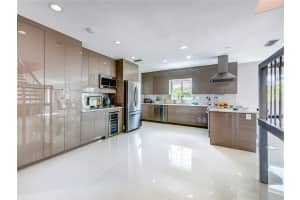 2700 NE 32nd Ave, Fort Lauderdale, FL 33308, Sold 09/11/18