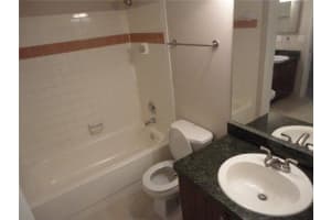 8407 SW 5th St, Pembroke Pines, FL 33025, Sold 09/21/18