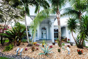 8934 NW 38th St, Hollywood, FL 33024, Sold 10/12/18