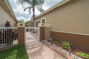 304 S Ketch Dr, Sunrise, FL 33326, Sold 10/09/18