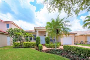 375 E Royal Cove Cir, Davie, FL 33325, Sold 10/01/18