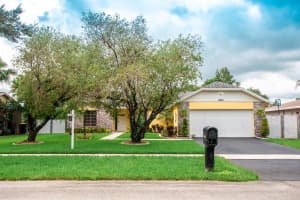 1301 SW 127th Terrace, Davie, FL 33325, Sold 01/31/19