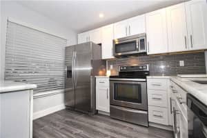 360 Lakewood Cir E, Margate, FL 33063, Sold 04/17/19