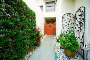 1800 Embassy Dr, West Palm Beach, FL 33401, Sold 05/06/19