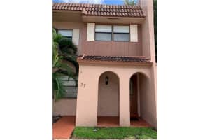 37 Madrid Ln, Davie, FL 33324, Sold 07/29/19