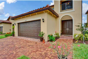 4907 NW 51st Ter, Tamarac, FL 33319, Sold 10/07/19