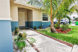 372 W Riverbend Dr, Sunrise, FL 33326, Sold 08/16/19