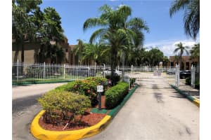 11361 SW 3rd St, Pembroke Pines, FL 33025, Sold 01/10/20
