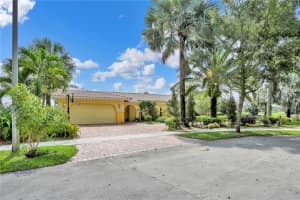 16403 Loch Ness Ln, Hialeah, FL 33014, Sold 12/30/19