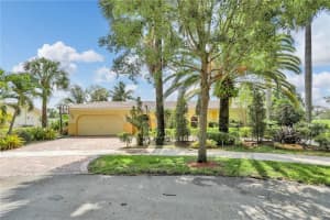 16403 Loch Ness Ln, Hialeah, FL 33014, Sold 12/30/19