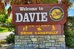 7518 SW 28th St, Davie, FL 33314, Sold 07/30/20