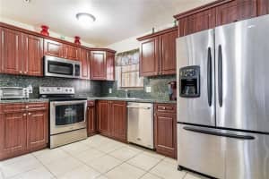 915 Tripp Dr, West Palm Beach, FL 33413, Sold 03/26/20