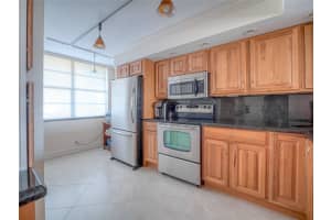 985 SE 19th Ave, Deerfield Beach, FL 33441, Sold 04/28/20